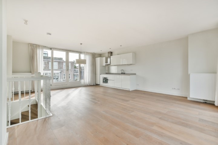 Johannes Verhulststraat 11 III, Amsterdam, Noord-Holland Nederland, 4 Slaapkamers Slaapkamers, ,2 BadkamersBadkamers,Appartement,Huur,Johannes Verhulststraat,3,1201