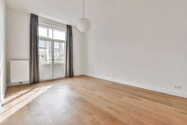 Johannes Verhulststraat 11 III, Amsterdam, Noord-Holland Nederland, 4 Slaapkamers Slaapkamers, ,2 BadkamersBadkamers,Appartement,Huur,Johannes Verhulststraat,3,1201