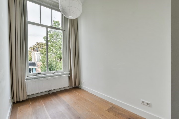 Johannes Verhulststraat 11 III, Amsterdam, Noord-Holland Nederland, 4 Slaapkamers Slaapkamers, ,2 BadkamersBadkamers,Appartement,Huur,Johannes Verhulststraat,3,1201