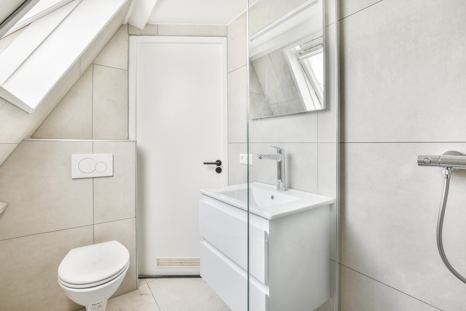 Bloemstraat 48 D, Amsterdam, Noord-Holland Netherlands, 1 Bedroom Bedrooms, ,1 BathroomBathrooms,Apartment,For Rent,Bloemstraat ,3,1551