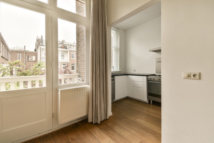 Valeriusstraat 84 1071 MN, Amsterdam, Noord-Holland Netherlands, 3 Bedrooms Bedrooms, ,1 BathroomBathrooms,Apartment,For Rent,Valeriusstraat,1,1655