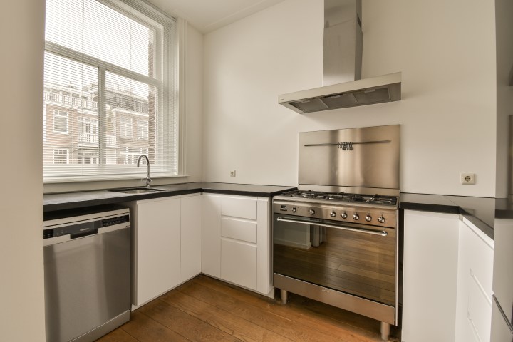 Valeriusstraat 84 1071 MN, Amsterdam, Noord-Holland Netherlands, 3 Bedrooms Bedrooms, ,1 BathroomBathrooms,Apartment,For Rent,Valeriusstraat,1,1655