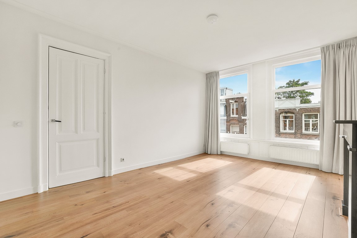 Valeriusstraat 84 1071 MN, Amsterdam, Noord-Holland Netherlands, 3 Bedrooms Bedrooms, ,1 BathroomBathrooms,Apartment,For Rent,Valeriusstraat,1,1655