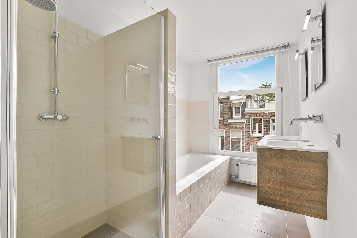 Valeriusstraat 84 1071 MN, Amsterdam, Noord-Holland Netherlands, 3 Bedrooms Bedrooms, ,1 BathroomBathrooms,Apartment,For Rent,Valeriusstraat,1,1655