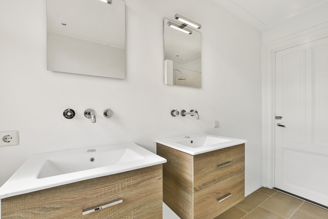 Valeriusstraat 84 1071 MN, Amsterdam, Noord-Holland Netherlands, 3 Bedrooms Bedrooms, ,1 BathroomBathrooms,Apartment,For Rent,Valeriusstraat,1,1655
