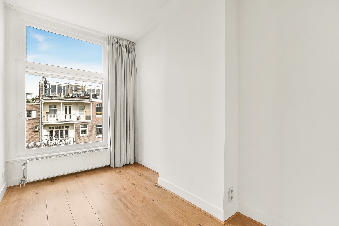 Valeriusstraat 84 1071 MN, Amsterdam, Noord-Holland Netherlands, 3 Bedrooms Bedrooms, ,1 BathroomBathrooms,Apartment,For Rent,Valeriusstraat,1,1655