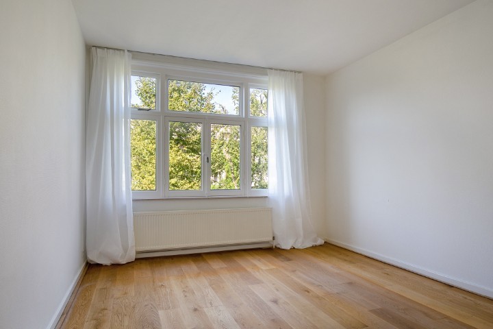 Courbetstraat 20 1077 ZT, Amsterdam, Noord-Holland Nederland, 4 Slaapkamers Slaapkamers, 0 ,2 BadkamersBadkamers,Appartement,Huur,Courbetstraat ,2,1734
