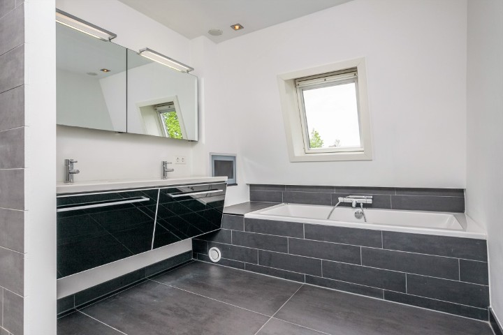 Heinzestraat 7 III 1071SK, Amsterdam, Noord-Holland Nederland, 4 Slaapkamers Slaapkamers, 0 ,2 BadkamersBadkamers,Appartement,Huur,Heinzestraat,0,1735