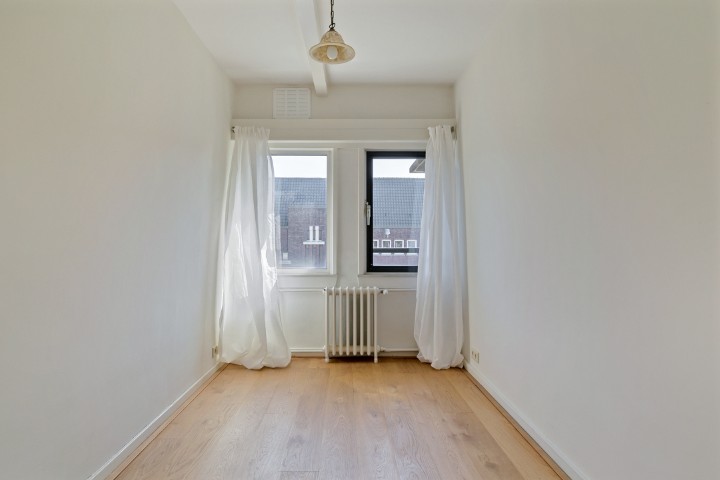 Courbetstraat 20, Amsterdasm, Noord-Holland Nederland, 4 Slaapkamers Slaapkamers, 0 ,2 BadkamersBadkamers,Appartement,Huur,Courbetstraat,2,1746