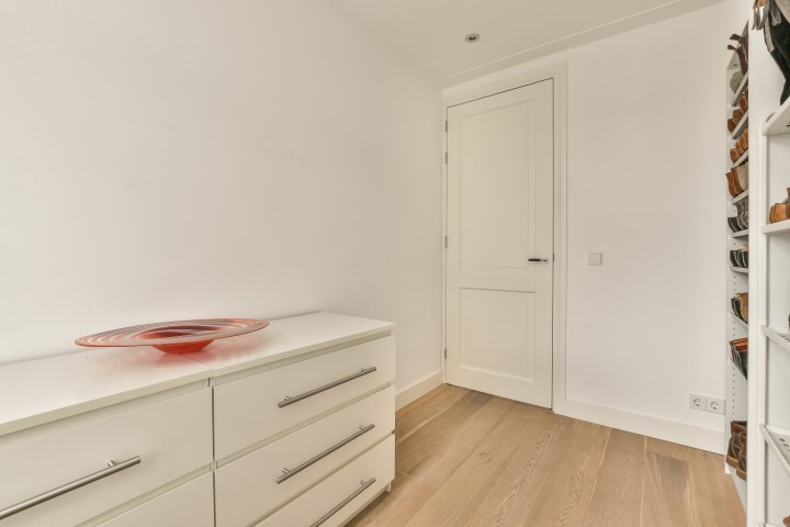 Kinderdijkstraat 63-2 1079 GD, Amsterdam, Noord-Holland Nederland, 4 Slaapkamers Slaapkamers, 0 ,1 BadkamerBadkamers,Appartement,Huur,Kinderdijkstraat ,0,1760
