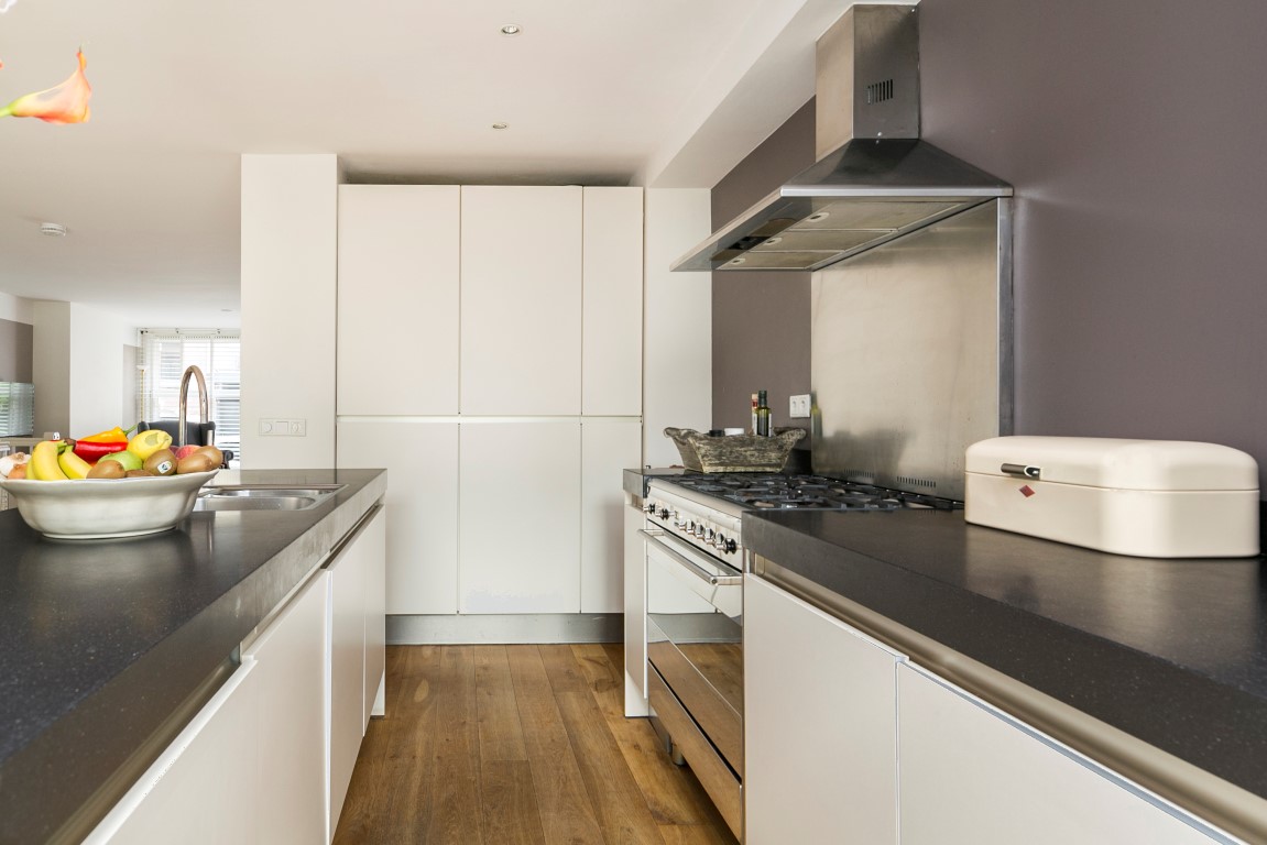Korte van Eeghenstraat 2 A, Amsterdam, Noord-Holland Nederland, 3 Slaapkamers Slaapkamers, ,1 BadkamerBadkamers,Appartement,Huur,Korte van Eeghenstraat,1,1077